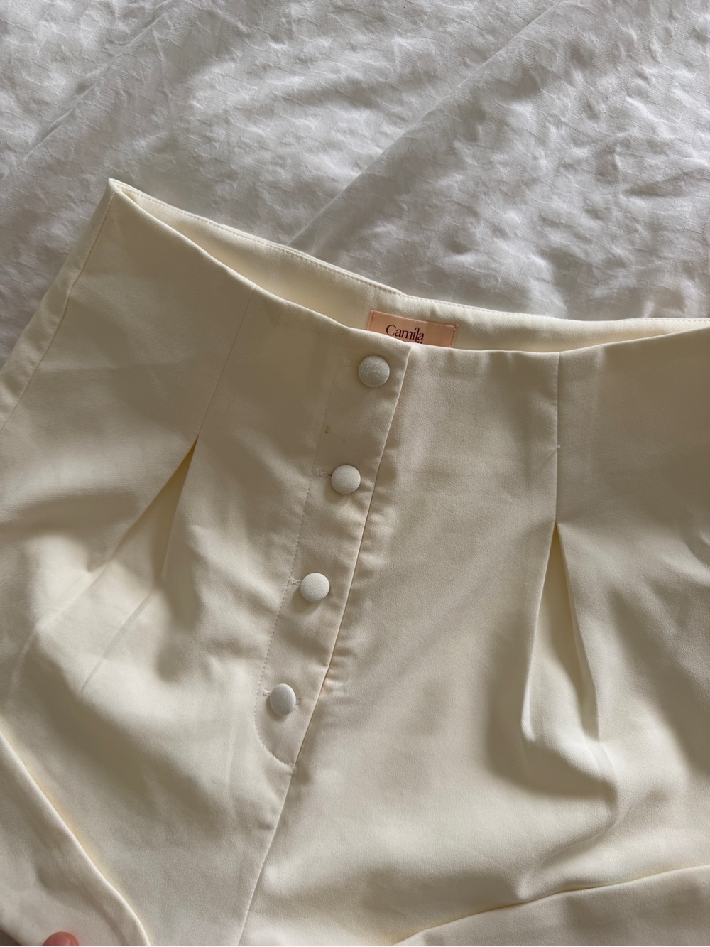 Camila Coelho Cream High-Waist Button-Front Women’s Shorts - Picture 2 of 4